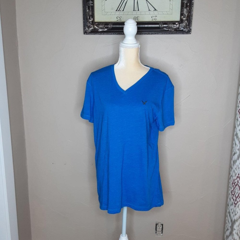 American Eagle blue v neck T-shirt size med